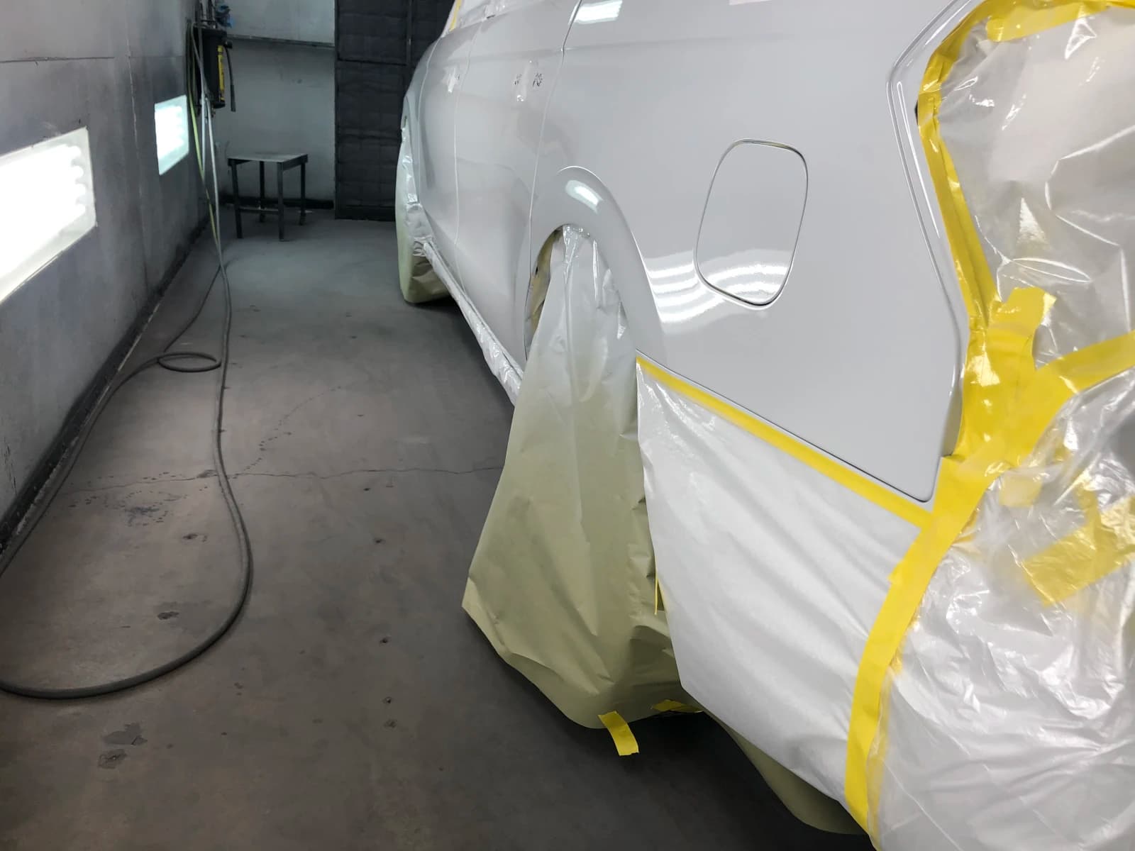 White Ford Expedition - Repair 3