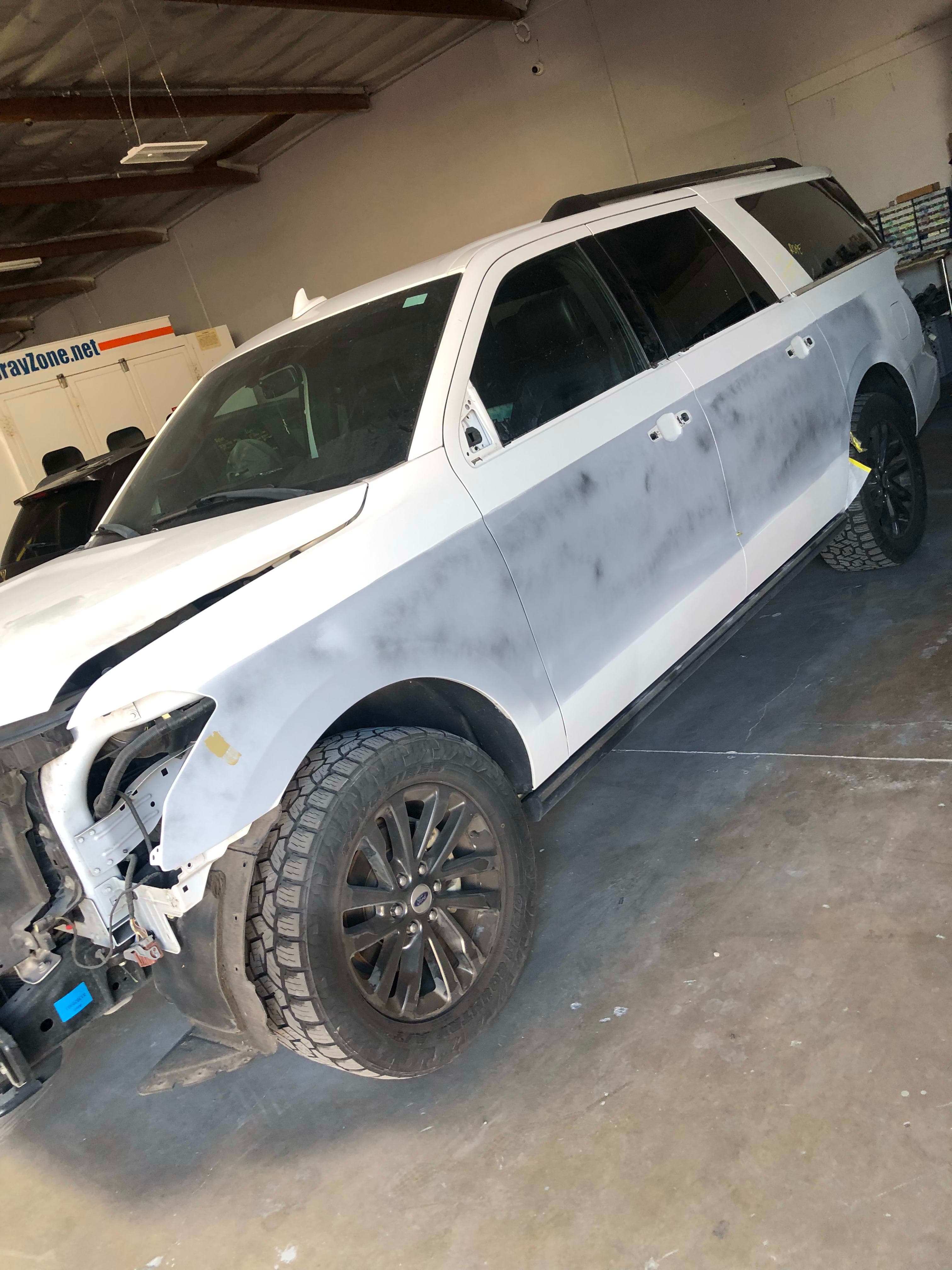 White Ford Expedition - Repair 2