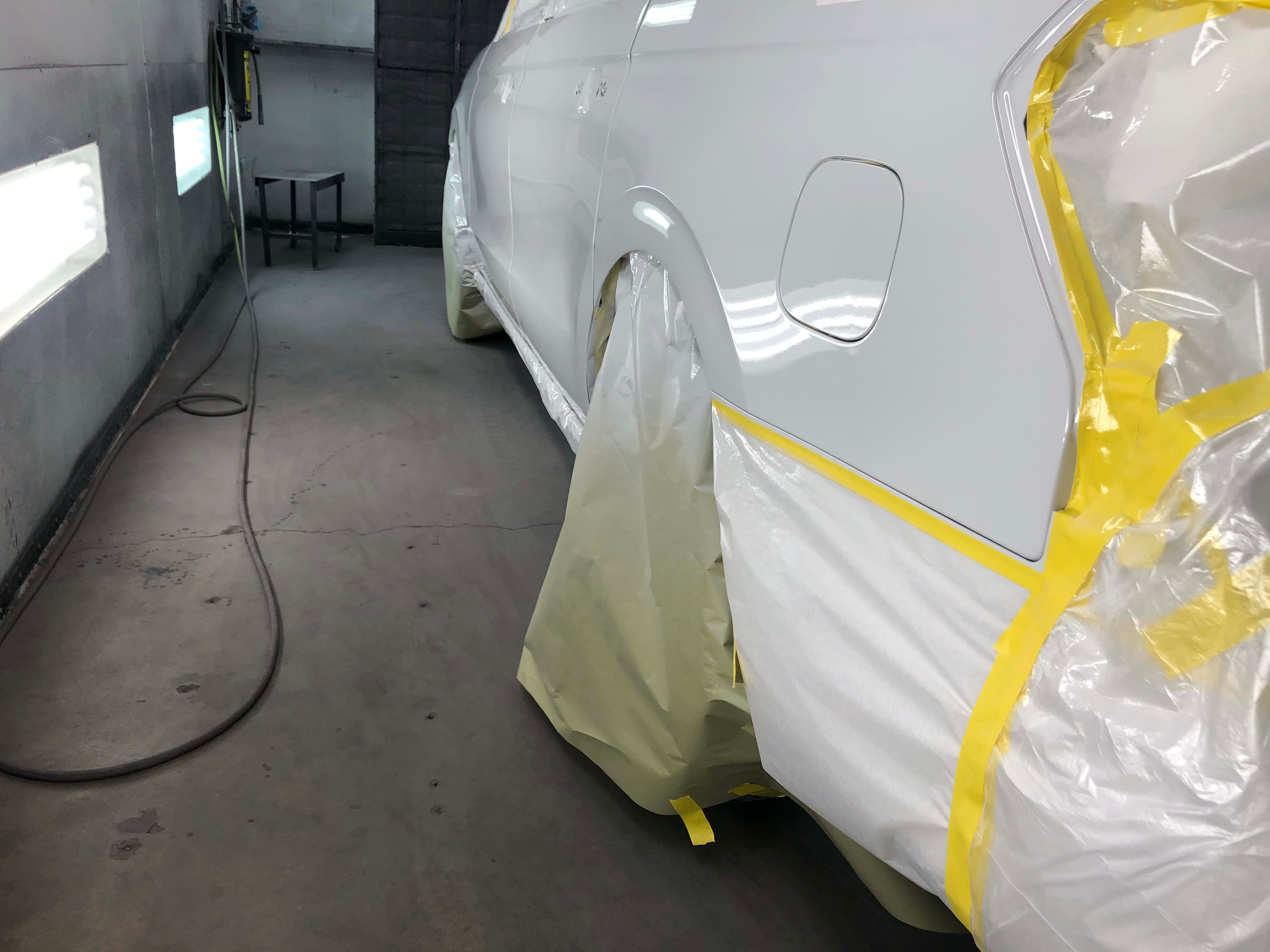 White Ford Expedition - Repair 3